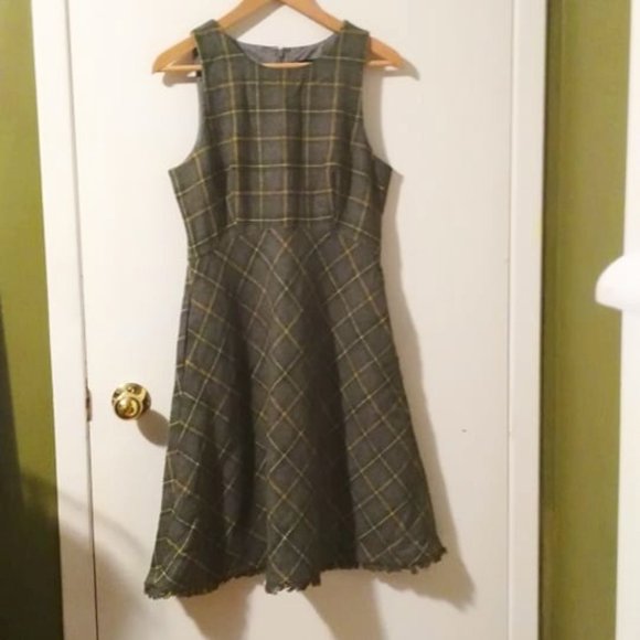 Banana Republic Dresses & Skirts - BANANA Republic Gray Checkered Classic Fit & Flare Dress 8